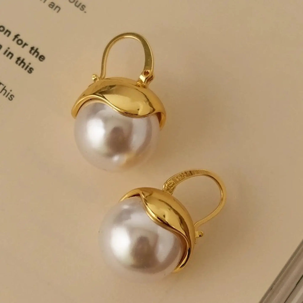 Chic Modern Vintage Pearl Drop Earrings
